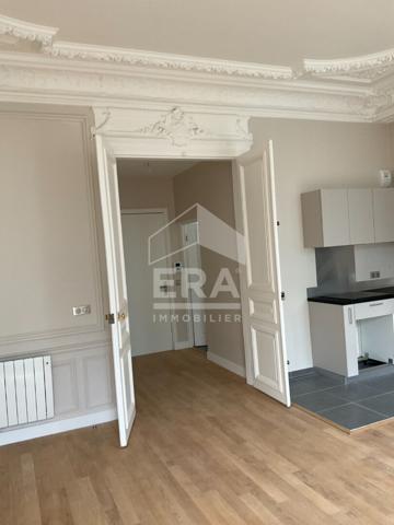 Appartement Paris 1 pièce(s) 39.40 m2, avec ascenseur et balcon