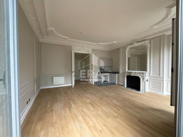 Appartement Paris 1 pièce(s) 39.40 m2, avec ascenseur et balcon