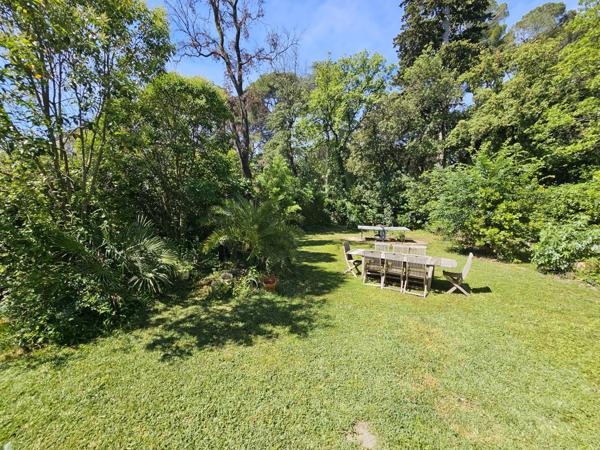 Saint-Aunès (34130) Maison d'architecte sur 1000 m² - 34130 - Saint Aunès