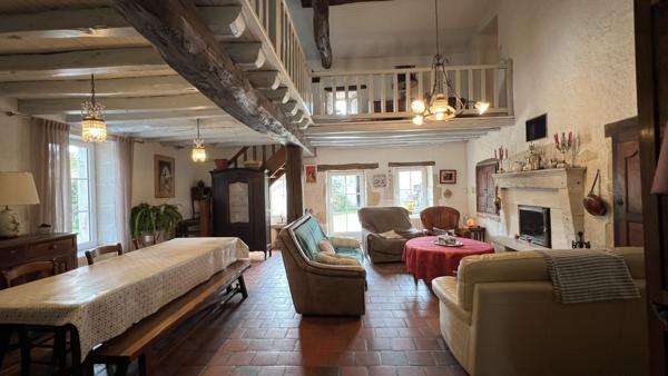 Brûlain (79230) À 18 kms de NIORT, maison de 4 chambres avec grange sur terrain de 3 670 m2