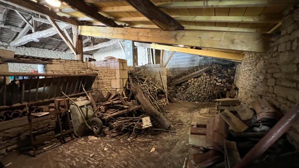 Brûlain (79230) À 18 kms de NIORT, maison de 4 chambres avec grange sur terrain de 3 670 m2