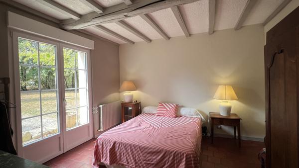 Brûlain (79230) À 18 kms de NIORT, maison de 4 chambres avec grange sur terrain de 3 670 m2