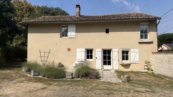 Brûlain (79230) À 18 kms de NIORT, maison de 4 chambres avec grange sur terrain de 3 670 m2