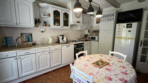 Brûlain (79230) À 18 kms de NIORT, maison de 4 chambres avec grange sur terrain de 3 670 m2