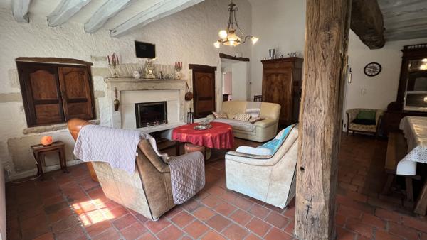 Brûlain (79230) À 18 kms de NIORT, maison de 4 chambres avec grange sur terrain de 3 670 m2