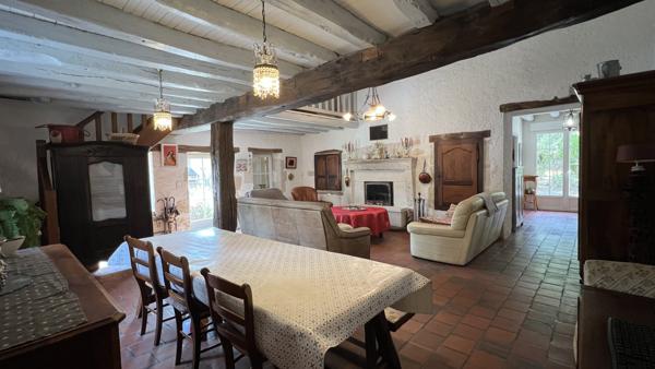 Brûlain (79230) À 18 kms de NIORT, maison de 4 chambres avec grange sur terrain de 3 670 m2