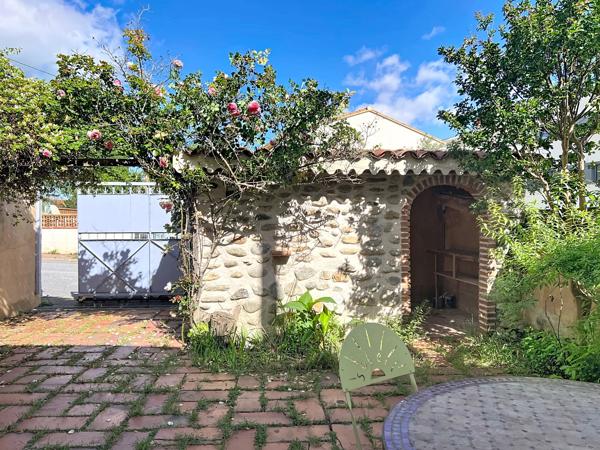 Maison de caractère avec cour et potentiel locatif, Saleilles