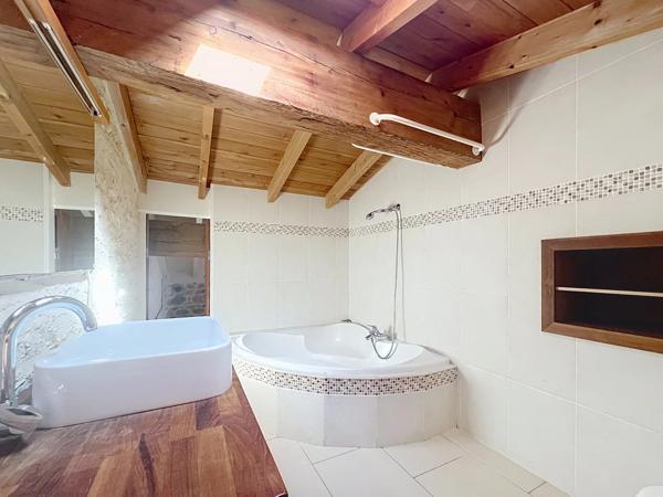 Maison de caractère avec cour et potentiel locatif, Saleilles