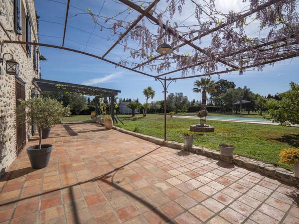 MAS EN PIERRE AVEC JARDIN ET PISCINE, PERPIGNAN OUEST