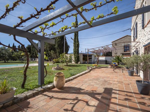 MAS EN PIERRE AVEC JARDIN ET PISCINE, PERPIGNAN OUEST