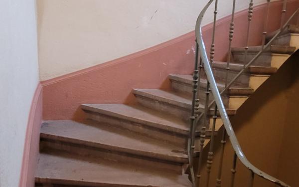 Immeuble à vendre    5 pièces • 278,10 m2 Sathonay-Camp