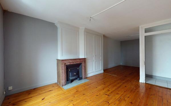 Immeuble à vendre    5 pièces • 278,10 m2 Sathonay-Camp