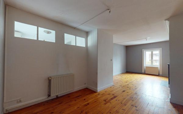 Immeuble à vendre    5 pièces • 278,10 m2 Sathonay-Camp