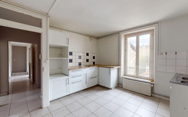 Immeuble à vendre    5 pièces • 278,10 m2 Sathonay-Camp