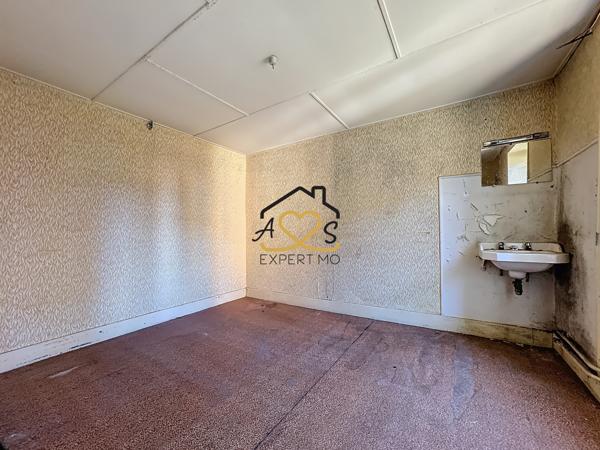 Doranges (63220) GRADE MAISON AVEC DÉPENDANCES À DORANGES 63220