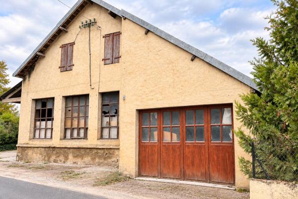 Masclat 46350-Centre-Bourg:  Hangar/atelier- 4 pièce(s) 290 m2 sur deux étages