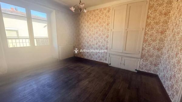 Vente                                                      Immeuble
                        
                     6 pièces                      120 m2                     à Saint-Rome-de-Cernon