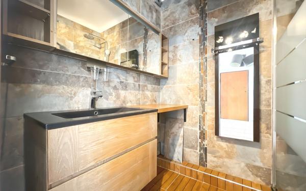 Appartement à vendre    3 pièces • 65 m2 Lyon 8