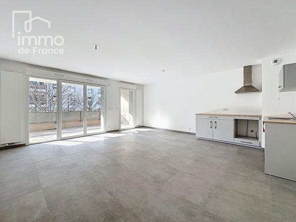 Appartement T3 à Saint Julien En Genevois de 72 m² avec terrasse, garage et cave