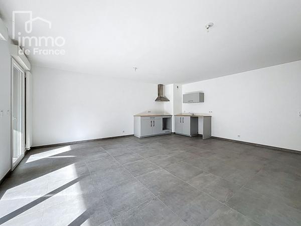 Appartement T3 à Saint Julien En Genevois de 72 m² avec terrasse, garage et cave