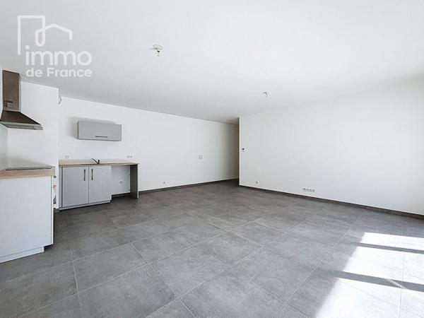 Appartement T3 à Saint Julien En Genevois de 72 m² avec terrasse, garage et cave