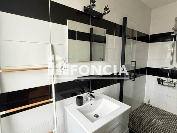 Location Appartement meublé 2 pièces 48.7 m² - 38 RUE VICTOR CHABOT Limoges 87000