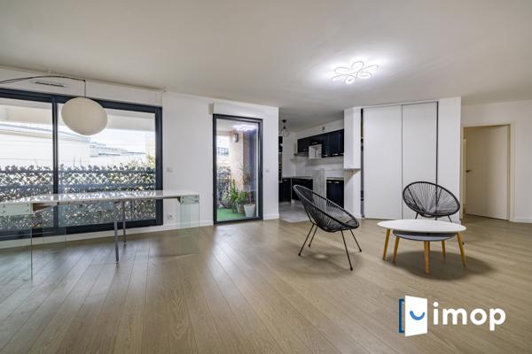 Lumineux 3 pièces de 75 m² avec balcon et 2 parkings en sous-sol