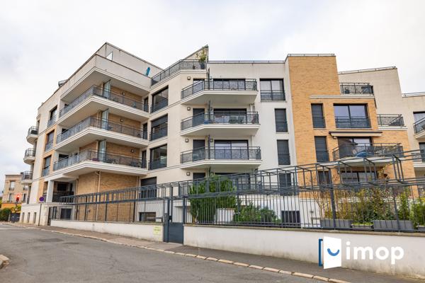 Lumineux 3 pièces de 75 m² avec balcon et 2 parkings en sous-sol