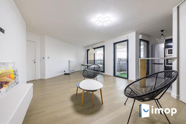 Lumineux 3 pièces de 75 m² avec balcon et 2 parkings en sous-sol