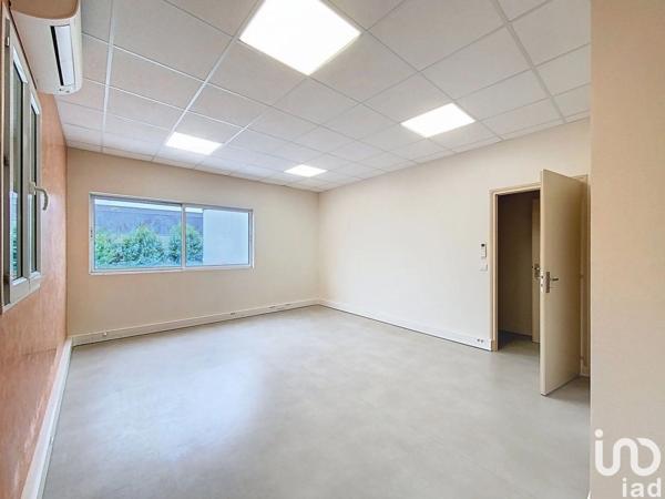Location atelier 183 m² Varennes-Jarcy