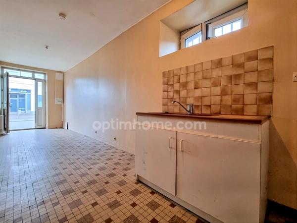 🏡 Immeuble de rapport composé d'une maison avec jardinet et d'un studio – Tinchebray centre