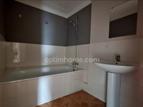 🏡 Immeuble de rapport composé d'une maison avec jardinet et d'un studio – Tinchebray centre