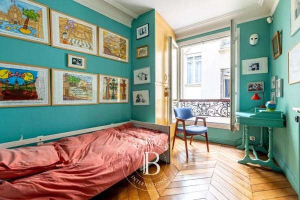 Paris 1er, Appartement 2 Chambres -  71 m² à vendre