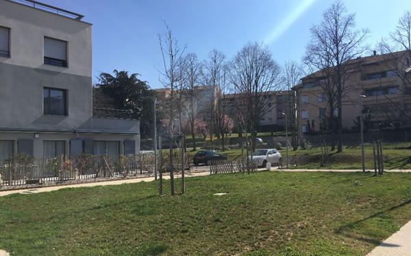 Appartement à louer    1 pièce • 28,23 m2 Sathonay-Camp