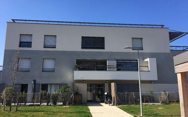 Appartement à louer    1 pièce • 28,23 m2 Sathonay-Camp