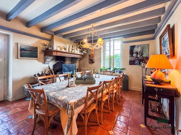 Maison
                                                                                                                                                                                                                                                                                                                        12 pièce(s)                                                                                                                                                                                                          6 chambre(s)                                                                                                                                                                                                          348  m²