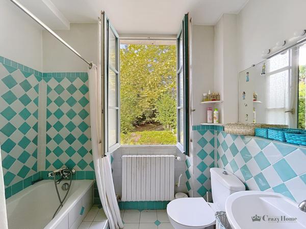 Maison
                                                                                                                                                                                                                                                                                                                        12 pièce(s)                                                                                                                                                                                                          6 chambre(s)                                                                                                                                                                                                          348  m²