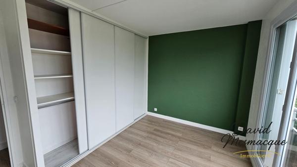 Poissy (78300) Appartement lumineux au dernier étage avec ascenseur, parking et cave