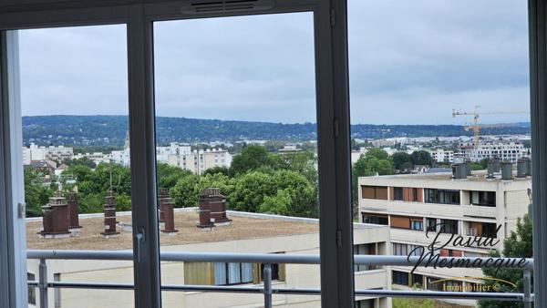 Poissy (78300) Appartement lumineux au dernier étage avec ascenseur, parking et cave