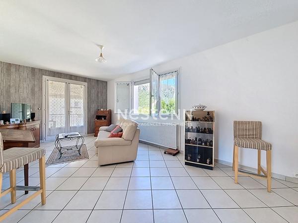 A vendre maison avec 2 logements à Laragne-Montéglin.