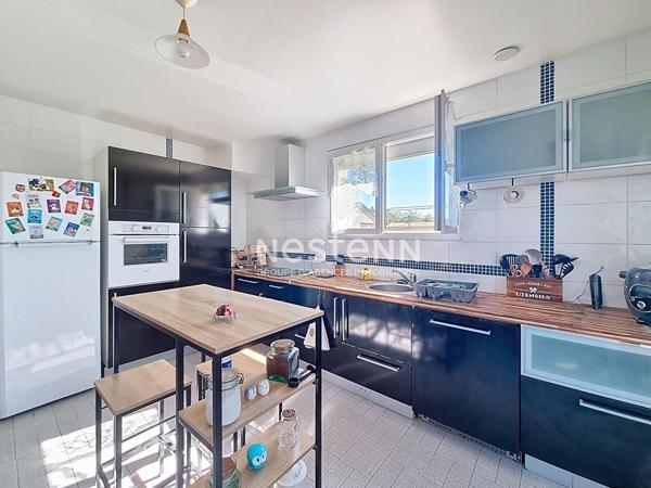 A vendre maison avec 2 logements à Laragne-Montéglin.