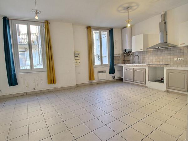 Appartement type 3 de 71 m2 dans un petit immeuble proche remparts.