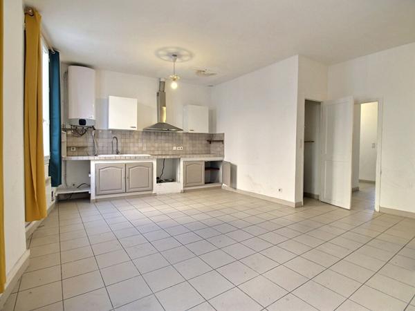 Appartement type 3 de 71 m2 dans un petit immeuble proche remparts.