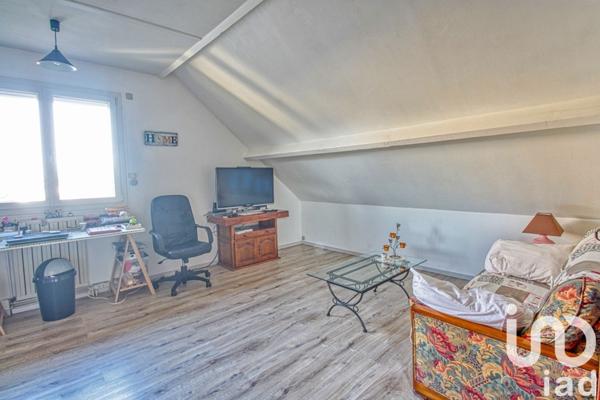 Maison 9 pièces de 175 m² à Le Malesherbois (45300)