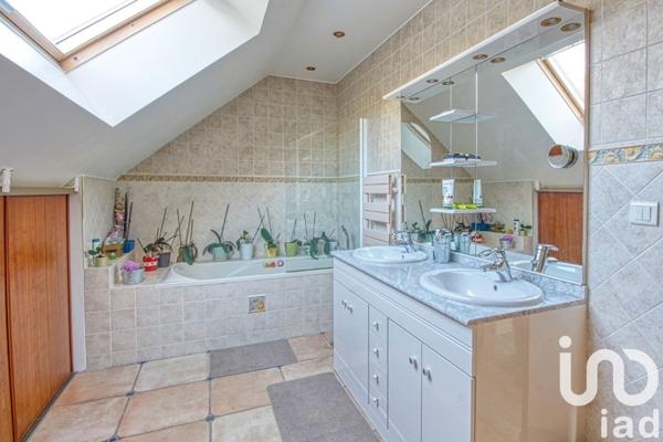 Maison 9 pièces de 175 m² à Le Malesherbois (45300)