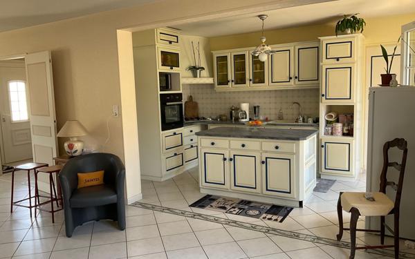 Maison à vendre    4 pièces •  Saintes