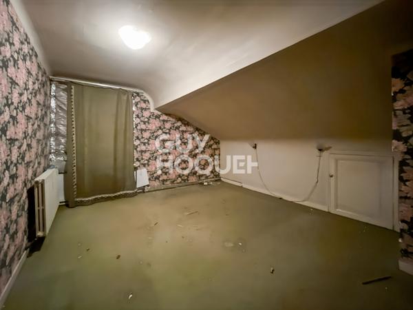 Maison à vendre à Maincy - 8 pièces, 5 chambres, fort potentiel