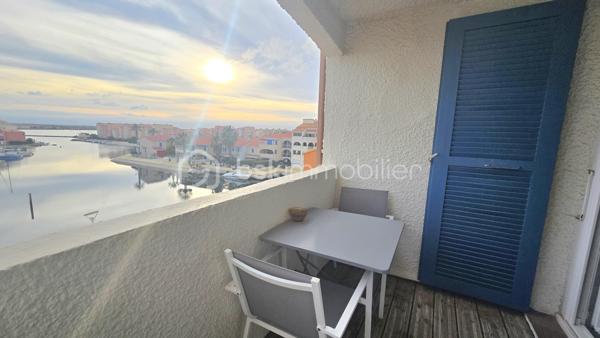 APPARTEMENT VUE ÉTANG AVEC EXTERIEUR

Dans une résidence calme bénéficiant de 6 piscines, aire de jeux pour enfants, boulodrome, venez découvrir cet appartement de 25,70 m2 de surface habitable composé d'une pièce de vie avec coin cuisine aménagée et équipée, d'une salle d'eau, d'un wc indépendant. 

Vous profiterez de repas en famille ou entre amis grâce à son balcon orienté sud.

Prestations de qualités avec doubles vitrages et climatisation réversible, aucun travaux à prévoir.
Cet appartement est vendu meublé et avec une place de parking.

N'hésitez pas à me contactez pour une visite!
