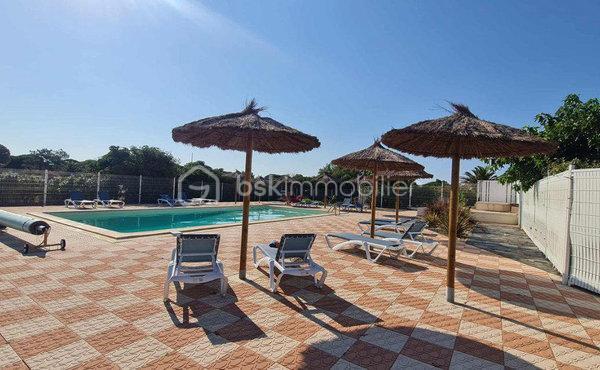 APPARTEMENT VUE ÉTANG AVEC EXTERIEUR

Dans une résidence calme bénéficiant de 6 piscines, aire de jeux pour enfants, boulodrome, venez découvrir cet appartement de 25,70 m2 de surface habitable composé d'une pièce de vie avec coin cuisine aménagée et équipée, d'une salle d'eau, d'un wc indépendant. 

Vous profiterez de repas en famille ou entre amis grâce à son balcon orienté sud.

Prestations de qualités avec doubles vitrages et climatisation réversible, aucun travaux à prévoir.
Cet appartement est vendu meublé et avec une place de parking.

N'hésitez pas à me contactez pour une visite!