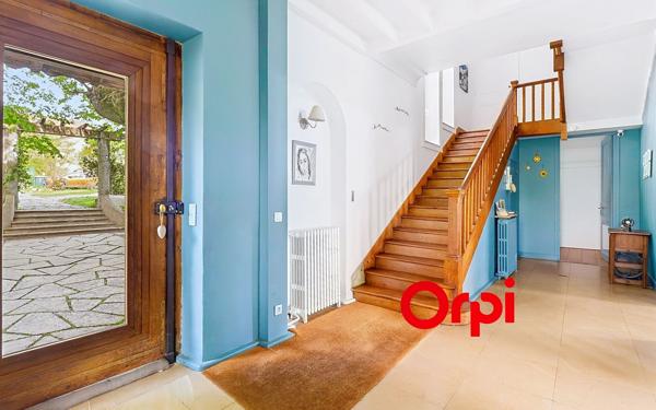 Maison à vendre    11 pièces • 355 m2 Irigny